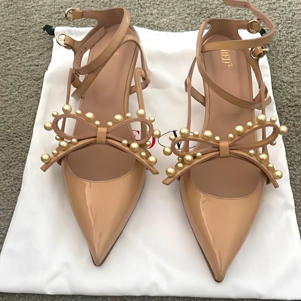 Valentino pearl kitten heel patent nude shoes sz 39 NIB